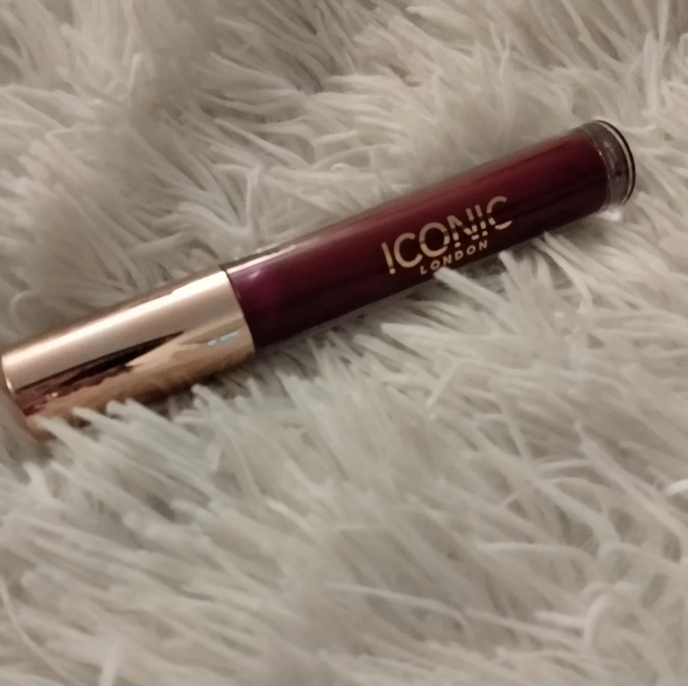 🆕 ICONIC LONDON LIP PLUMPING GLOSS 